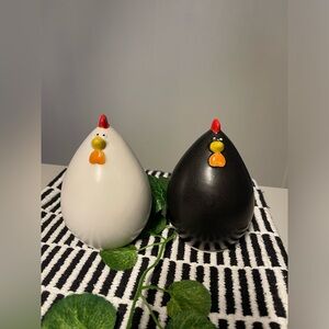 2pc small ceramic chickens